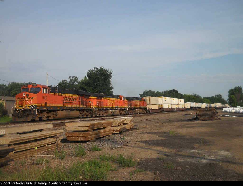 BNSF 7607 East